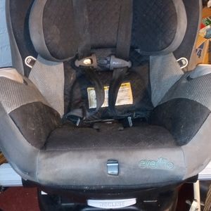 Car seat fwd faceing rear facing and reclines